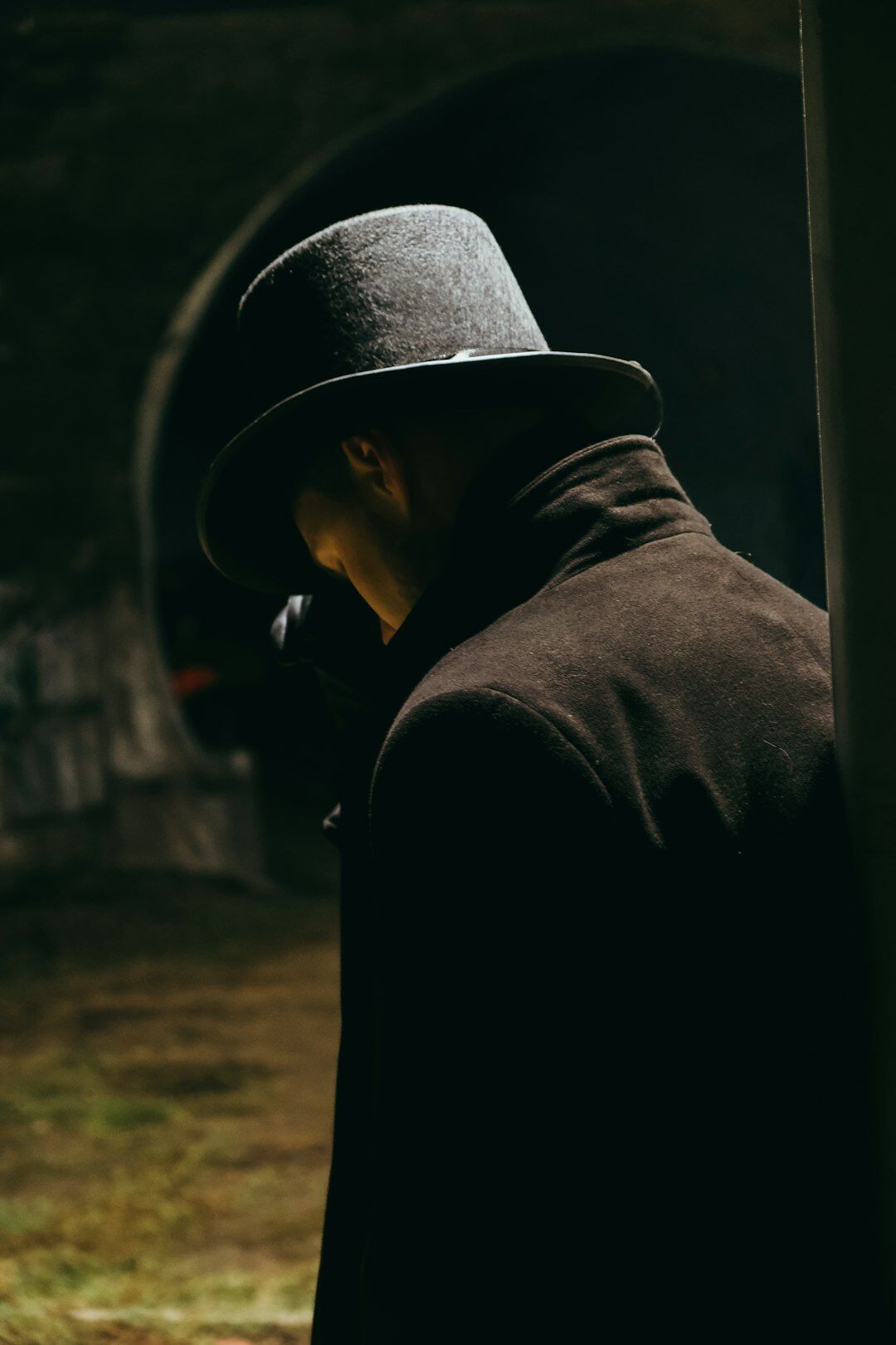detective in plain clothes