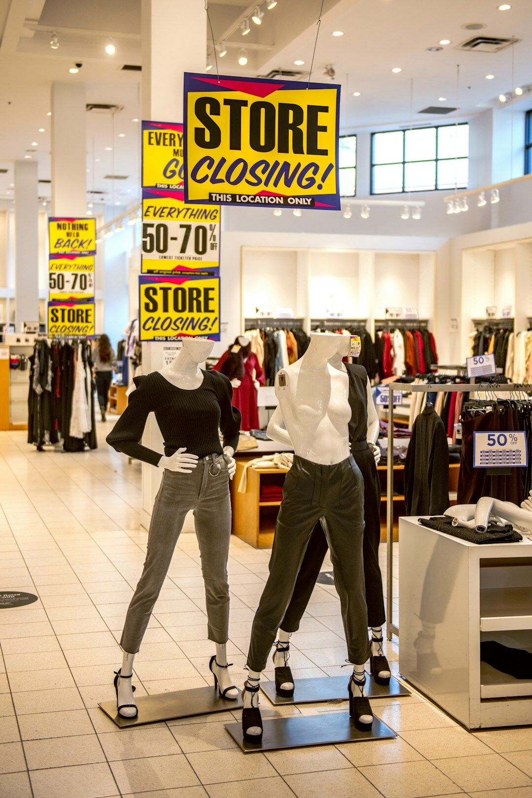 store closing security check