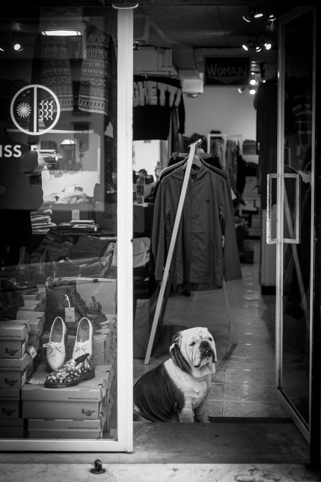 detective in retail store